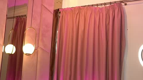 Layla online show from June 26, 2026, 6:40 am