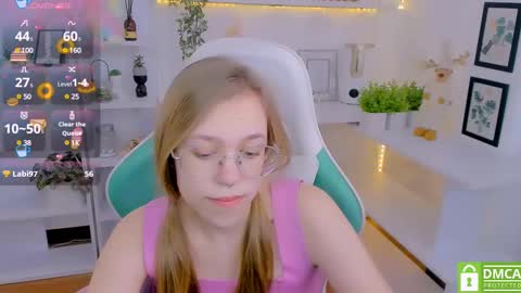 layriantavee online show from February 10, 2025, 9:58 am