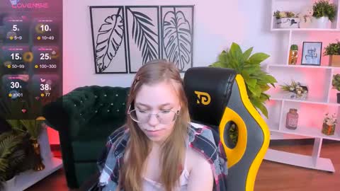 layriantavee online show from February 23, 2025, 10:06 am