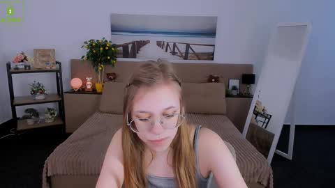 layriantavee online show from March 2, 2025, 1:05 pm