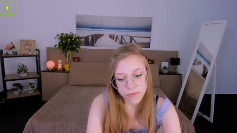 layriantavee online show from March 5, 2025, 1:17 pm