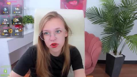 layriantavee online show from September 22, 2025, 6:15 am