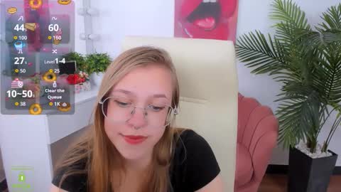 layriantavee online show from September 23, 2025, 7:11 am