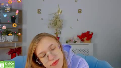 layriantavee online show from October 3, 2025, 6:43 am