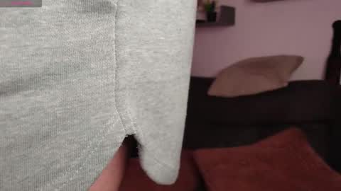 Snapshot of lazar_angels chatting on October 11, 2025, 4:33 am Laz online show from October 11, 2025, 4:33 am