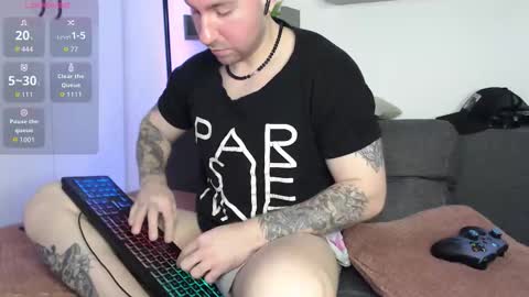 Snapshot of lazar_angels chatting on November 28, 2025, 2:47 am Laz online show from November 28, 2025, 2:47 am