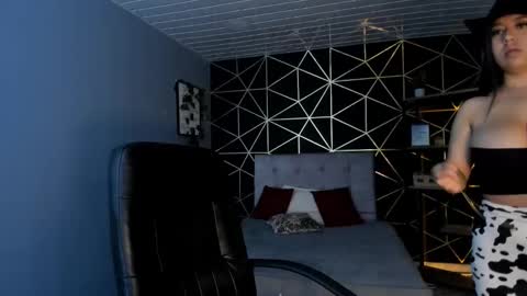 Snapshot of lea_velle chatting on October 21, 2025, 3:40 am Lea Velle online show from October 21, 2025, 3:40 am