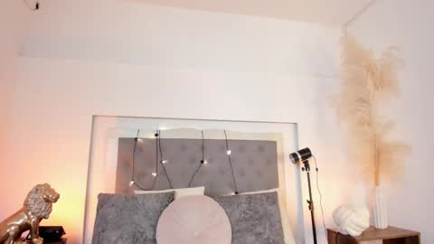 lea_walkerr online show from February 27, 2026, 8:09 pm