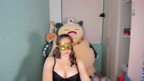 Snapshot of leah_sm chatting on February 15, 2026, 7:51 am Laura online show from February 15, 2026, 7:51 am