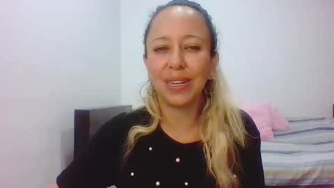 leah_susman online show from November 10, 2025, 12:59 pm