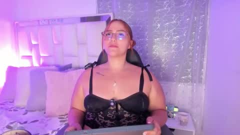 Leah  online show from April 15, 2026, 2:07 am