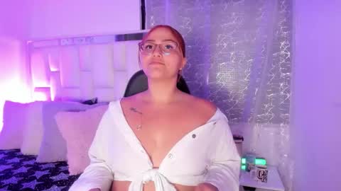 Snapshot of leahbarker chatting on April 28, 2026, 2:10 am Leah online show from April 28, 2026, 2:10 am