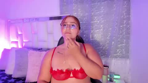 Snapshot of leahbarker chatting on May 1, 2026, 2:16 am Leah online show from May 1, 2026, 2:16 am