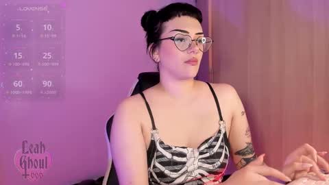 Snapshot of leahghoul666 chatting on February 25, 2025, 6:03 am Leah Independent Model OF leahghoul666 online show from February 25, 2025, 6:03 am