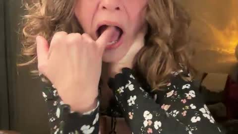 Leah Sparkles online show from March 18, 2026, 3:31 am