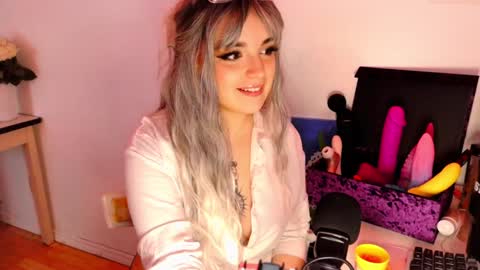 Lea Ray Pie online show from December 17, 2024, 5:47 pm