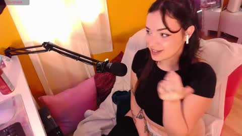 Lea Ray Pie online show from November 6, 2025, 5:14 pm