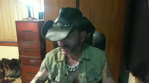 Snapshot of leathergreaser chatting on April 17, 2026, 7:33 am leathergreaser online show from April 17, 2026, 7:33 am