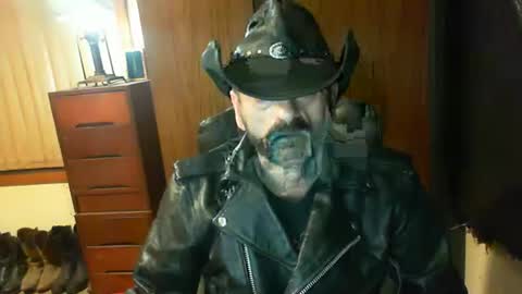 Snapshot of leathergreaser chatting on April 26, 2026, 6:05 pm leathergreaser online show from April 26, 2026, 6:05 pm