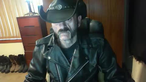 Snapshot of leathergreaser chatting on April 27, 2026, 8:51 pm leathergreaser online show from April 27, 2026, 8:51 pm