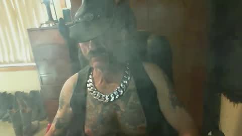 Snapshot of leathergreaser chatting on April 28, 2026, 5:56 am leathergreaser online show from April 28, 2026, 5:56 am