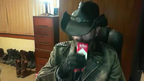 Snapshot of leathergreaser chatting on April 29, 2026, 7:20 pm leathergreaser online show from April 29, 2026, 7:20 pm