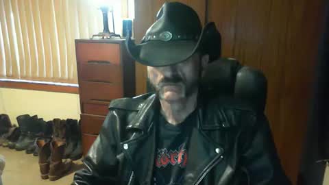 Snapshot of leathergreaser chatting on April 30, 2026, 8:57 pm leathergreaser online show from April 30, 2026, 8:57 pm