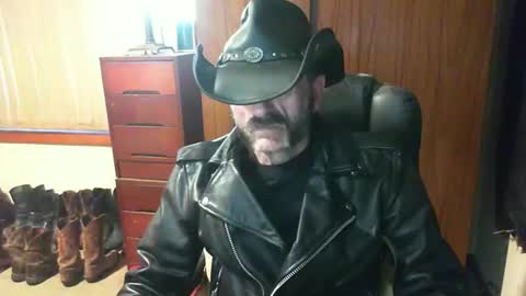 Snapshot of leathergreaser chatting on May 9, 2026, 7:13 am leathergreaser online show from May 9, 2026, 7:13 am