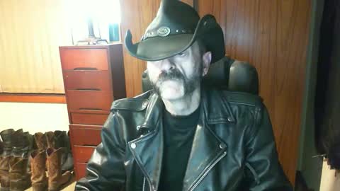 Snapshot of leathergreaser chatting on May 9, 2026, 8:03 pm leathergreaser online show from May 9, 2026, 8:03 pm