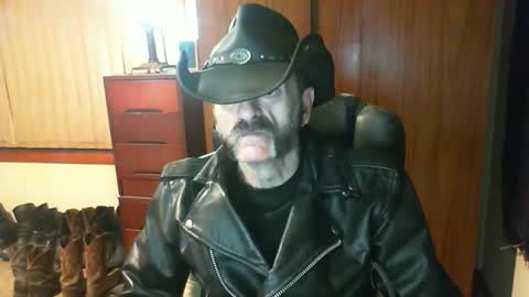 Snapshot of leathergreaser chatting on May 10, 2026, 2:11 pm leathergreaser online show from May 10, 2026, 2:11 pm
