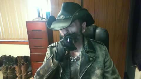 Snapshot of leathergreaser chatting on May 14, 2026, 8:59 pm leathergreaser online show from May 14, 2026, 8:59 pm
