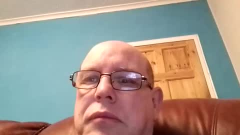 leatherpants68 online show from April 28, 2026, 9:09 pm