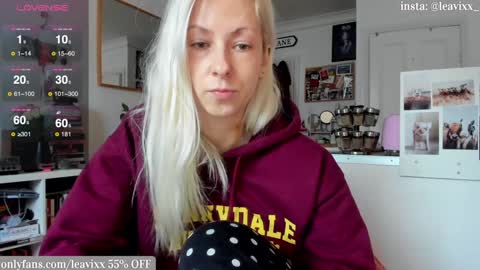 Snapshot of leavixx chatting on December 11, 2024, 11:41 am LeaVixx online show from December 11, 2024, 11:41 am