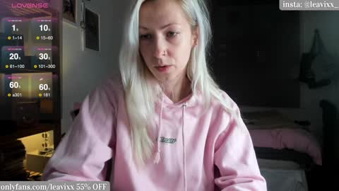 Snapshot of leavixx chatting on December 17, 2024, 4:11 pm LeaVixx online show from December 17, 2024, 4:11 pm