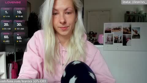 Snapshot of leavixx chatting on December 23, 2024, 11:47 am LeaVixx online show from December 23, 2024, 11:47 am