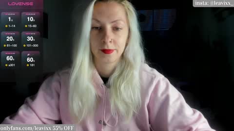 Snapshot of leavixx chatting on January 1, 2025, 3:35 pm LeaVixx online show from January 1, 2025, 3:35 pm