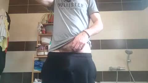 lebrun1985 online show from February 20, 2026, 4:18 pm