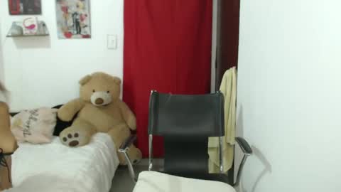 Snapshot of leche2023 chatting on October 21, 2025, 5:57 pm My love online show from October 21, 2025, 5:57 pm