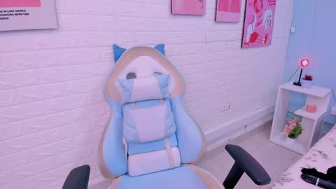 Leah Carter  online show from May 15, 2026, 3:46 am
