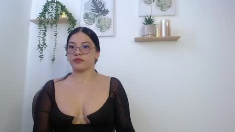 Snapshot of leena_rosee chatting on May 25, 2026, 5:19 pm leena_rosee online show from May 25, 2026, 5:19 pm