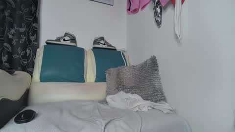 leenar_key online show from February 5, 2025, 6:59 pm