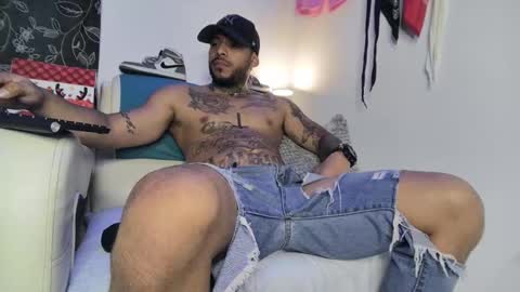 leenar_key online show from February 25, 2025, 5:25 pm