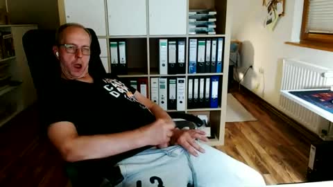 Snapshot of lefti27 chatting on June 14, 2026, 1:03 am Dave online show from June 14, 2026, 1:03 am
