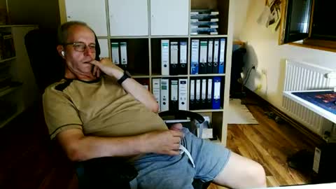 Snapshot of lefti27 chatting on June 19, 2026, 11:08 pm Dave online show from June 19, 2026, 11:08 pm