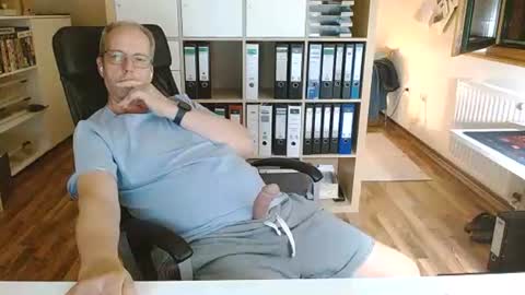 Snapshot of lefti27 chatting on June 25, 2026, 11:09 pm Dave online show from June 25, 2026, 11:09 pm