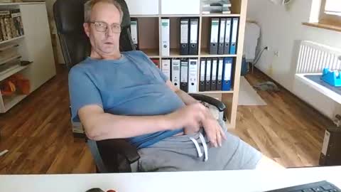 Snapshot of lefti27 chatting on July 11, 2026, 2:20 pm Dave online show from July 11, 2026, 2:20 pm