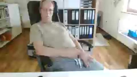 Snapshot of lefti27 chatting on July 14, 2026, 4:02 pm Dave online show from July 14, 2026, 4:02 pm