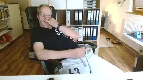 Snapshot of lefti27 chatting on July 19, 2026, 10:24 pm Dave online show from July 19, 2026, 10:24 pm