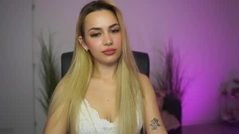 LegallyBlonde18 online show from April 8, 2026, 6:19 pm