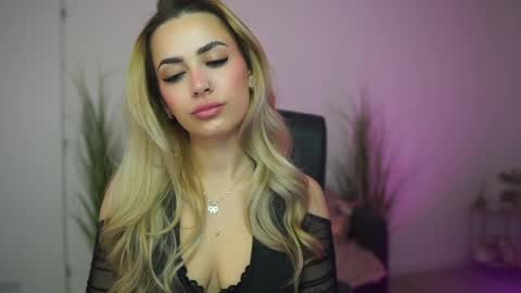 LegallyBlonde18 online show from April 10, 2026, 12:54 pm